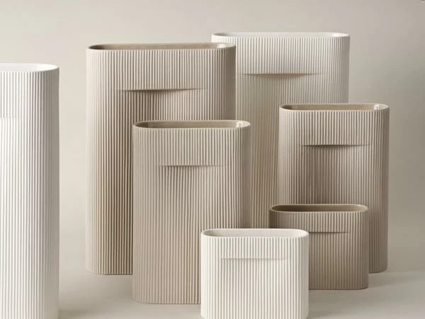 Muuto | Ridge Vase | H16.5 | Beige 5 Muuto | Ridge Vase | H16.5 | Beige