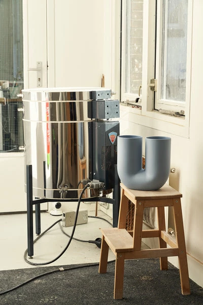 Muuto | Kink Vase | Sand 6 Muuto | Kink Vase | Sand