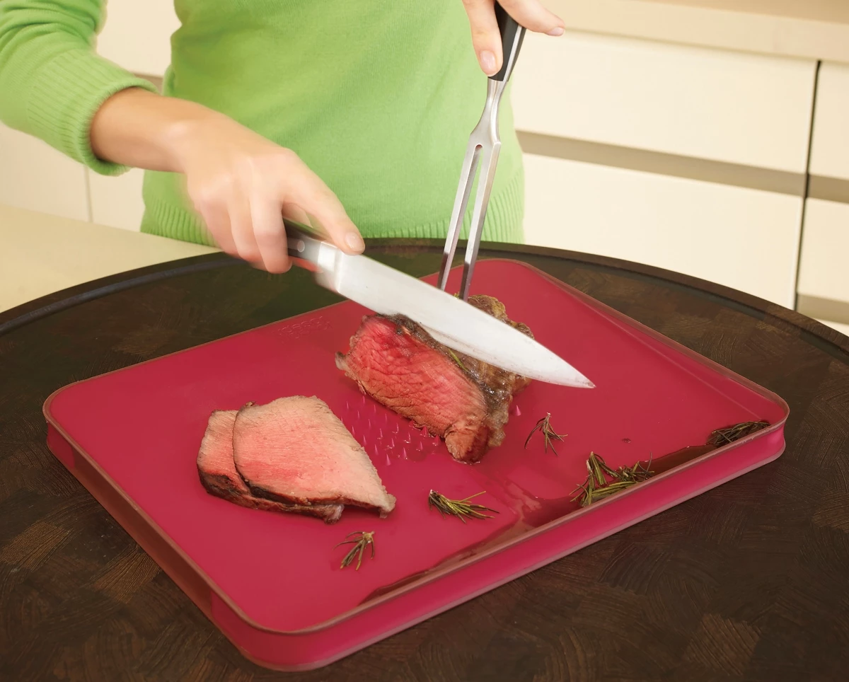 Joseph Joseph Cut & Carve Multi Function Chopping Board - Black/Red 11 Joseph Joseph Cut & Carve Multi Function Chopping Board - Black/Red