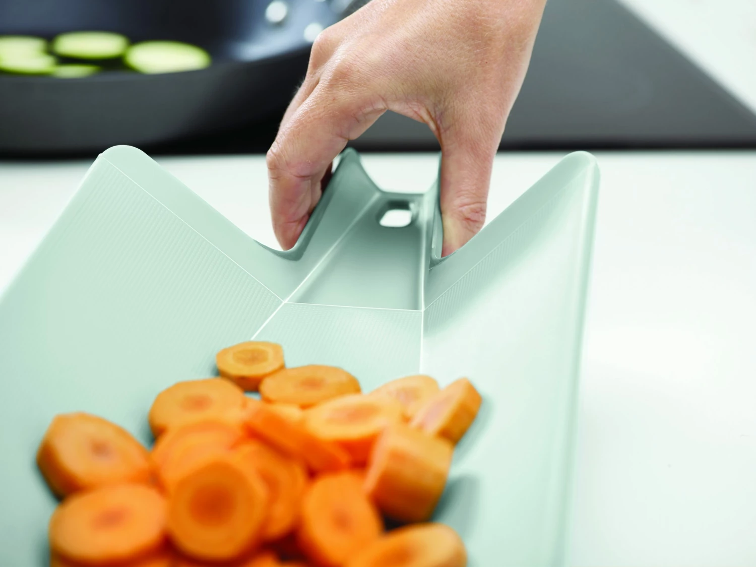 Joseph Joseph Large Chop2Pot Folding Chopping Board 7 Joseph Joseph Large Chop2Pot Folding Chopping Board