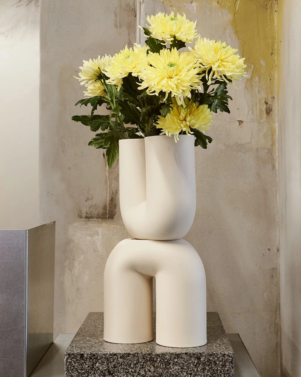 Muuto Kink Vase Sand 4 Muuto Kink Vase Sand