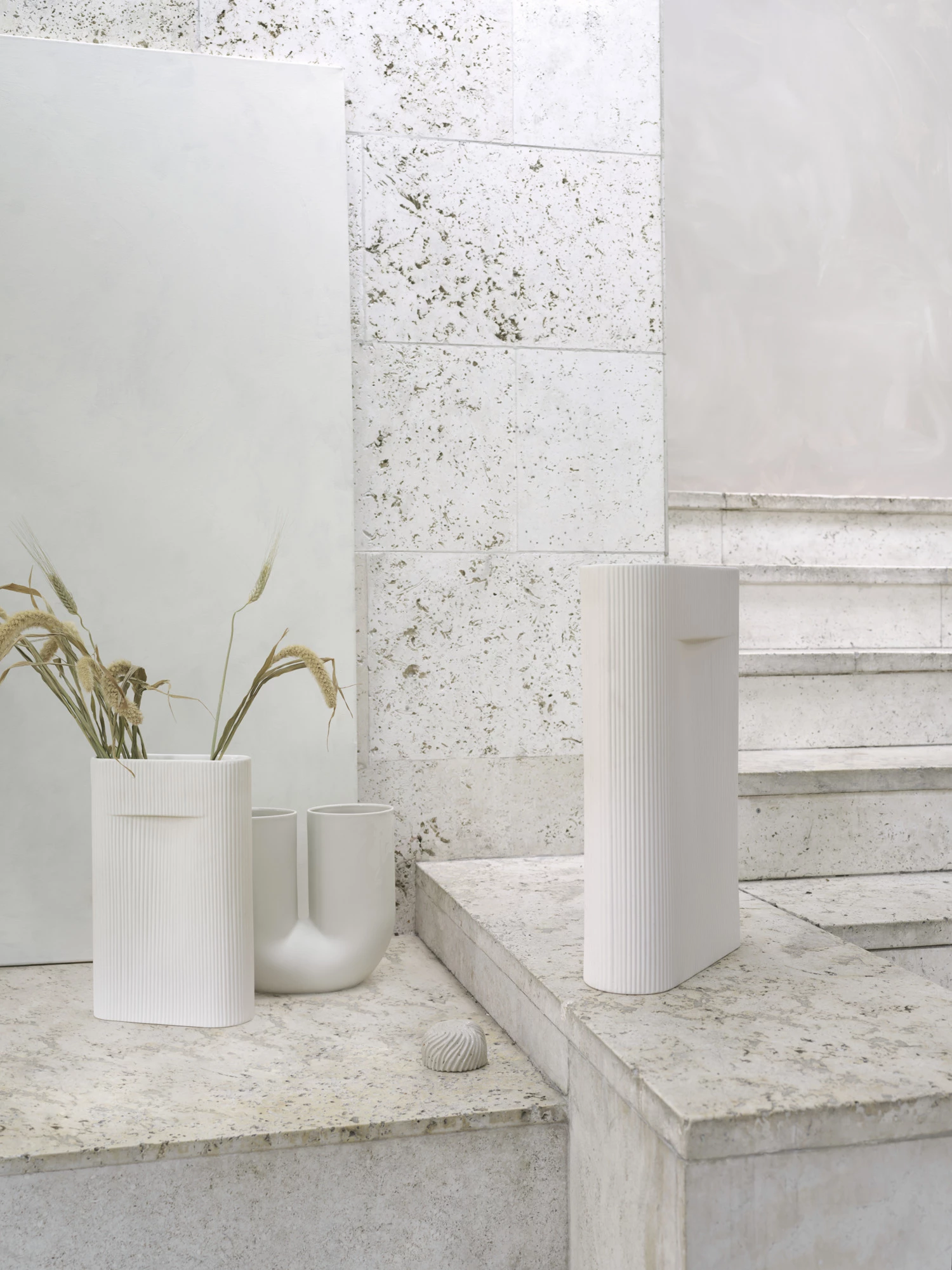 Muuto | Ridge Vase | H48 | Off White 11 Muuto | Ridge Vase | H48 | Off White