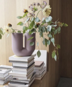 Muuto Dusty Lilac pigmented porcelain Vase Kink