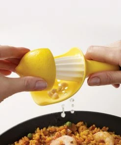 Joseph Joseph Catcher Citrus Reamer 7 Joseph Joseph Catcher Citrus Reamer