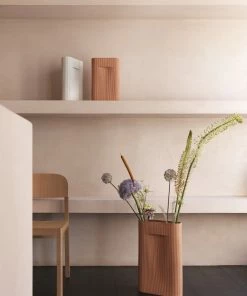 Muuto | Ridge Vase | H48 | Off White 31 Muuto | Ridge Vase | H48 | Off White
