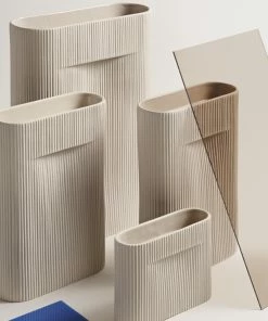 Muuto | Ridge Vase | H48 | Off White 32 Muuto | Ridge Vase | H48 | Off White